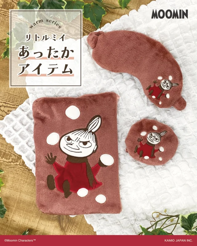 リトルミイのWARM SERIESが登場！
雪あそびをしているリトルミイの柄がかわいい あったかアイテムです。
 
昨年に引き続きハンドウォーマーやアイピローに加えて
今年は、新しく湯たんぽが仲間入り！
 
かわいいリトルミイを身に着けて暖まりましょう！
 
【アイテム】
・ハンドウォーマー 　1,650円（税込）
・アイピロー 　2,970円（税込）
・湯たんぽ 　3,630円（税込）
 
全国の雑貨店で発売中！ぜひチェックしてみてください。
 
 
【お問い合わせ】
株式会社カミオジャパン
https://kamiojapan.jp/