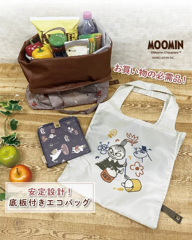 ムーミンのキャラクターたちがプリントされたエコバッグが登場！
 
マチ付きだからお買い物した食材がたくさん入る！
底板付だからたくさん入れても荷崩れしにくい！
入口は巾着でしっかりホールド！目隠しにもなります。
 
使わないときは折りたたんでコンパクトに。
かばんの中に入れてもかさばりにくい！
 
【アイテム】
・ワイド底板付きエコバッグ/sokeri
　　　　　　　　　　　　　/らくがき
　　　　　　　　　　　　　/読書の時間
 
ーーーーーーーーーーーーーー
 
 
全国の雑貨店で発売中！ぜひチェックしてみてください。
 
商品詳細については @chou_chou_poche_official プロフィール欄にあるURLをタップし、ショップページからご確認ください！
 
【お問い合わせ】
株式会社カミオジャパン
https://kamiojapan.jp/